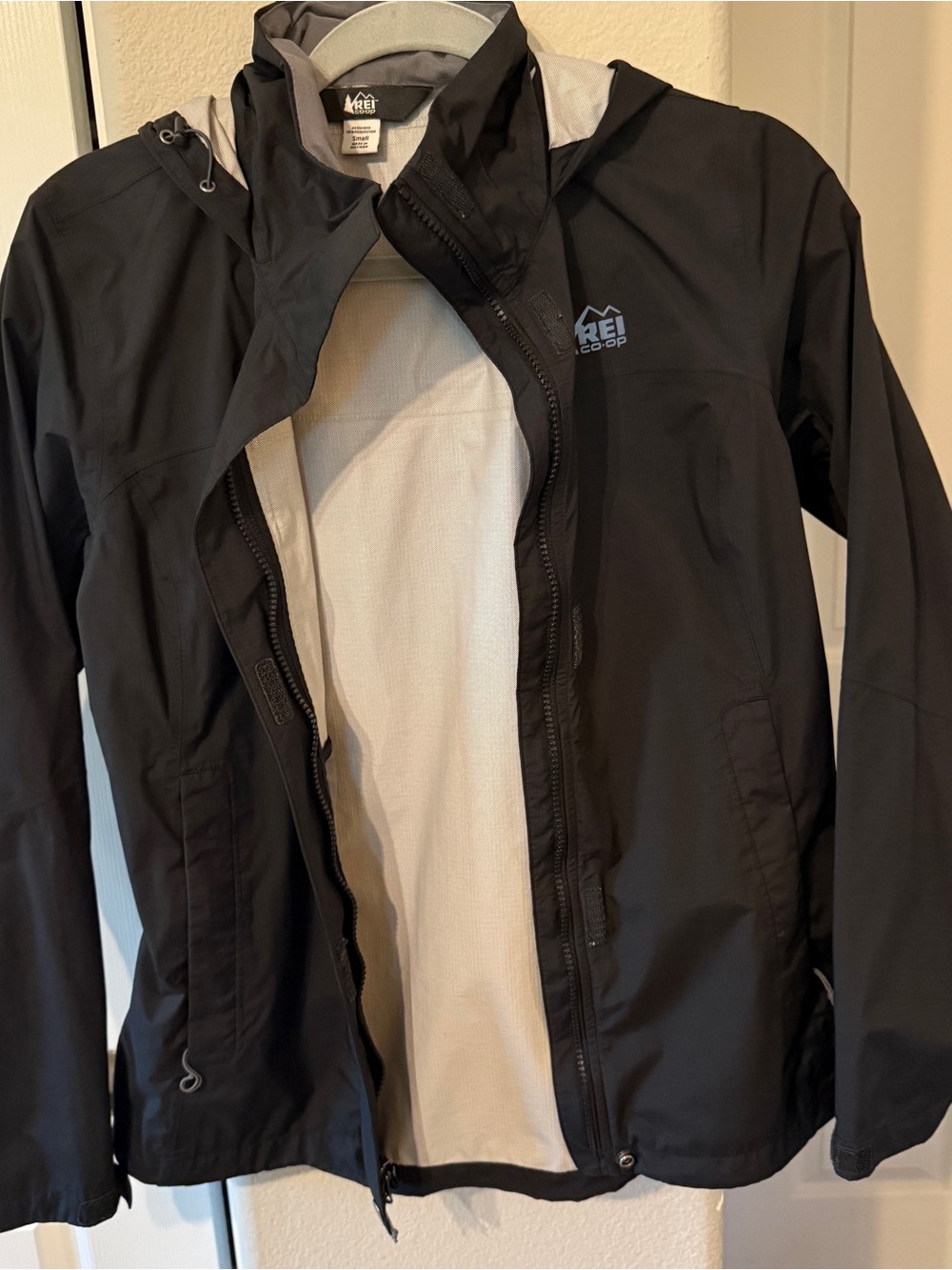 Women's REI Rainier Rainproof/Windproof lightweight Jacket - Black, SZ Sm - Picture 4 of 13